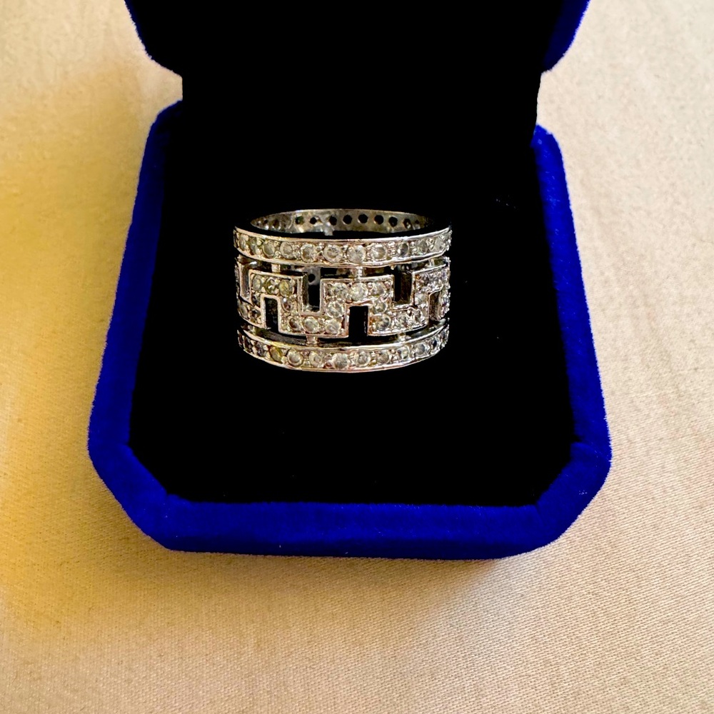 Fashion ring